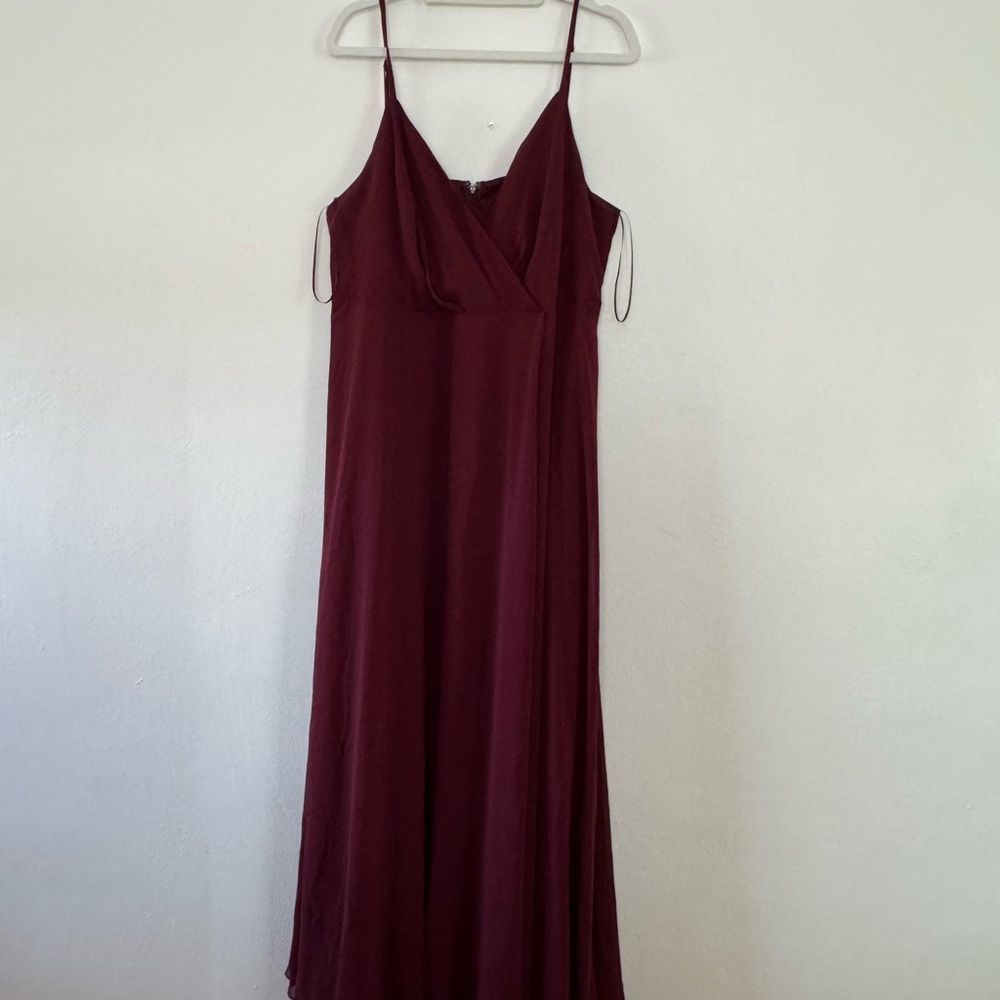 Elegant Burgundy Spaghetti Strap Dress